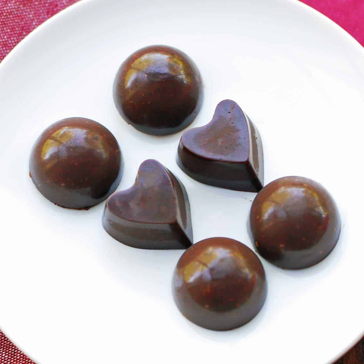 Homemade Chocolate with Coconut Oil