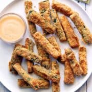 Zucchini fries served with a dip.