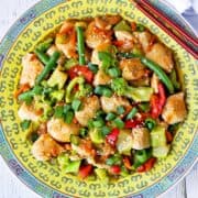 Chicken vegetable stir-fry served on a Chinese-style plate.