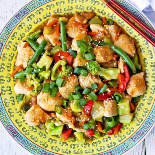 Chicken vegetable stir-fry served on a Chinese-style plate.