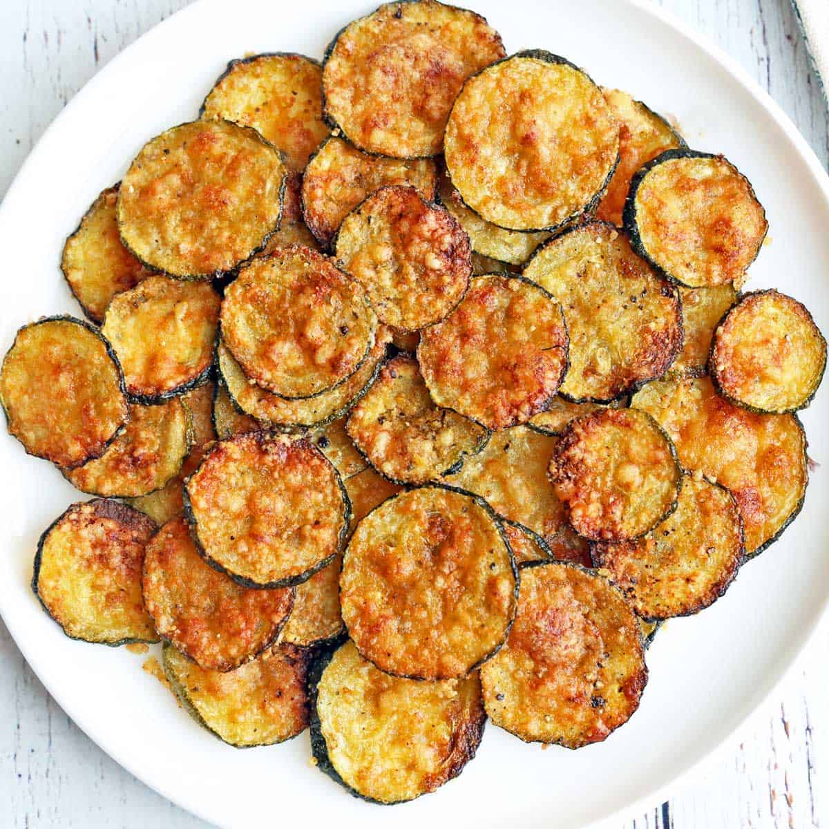 https://healthyrecipesblogs.com/wp-content/uploads/2021/04/zucchini-chips-featured-2021.jpg