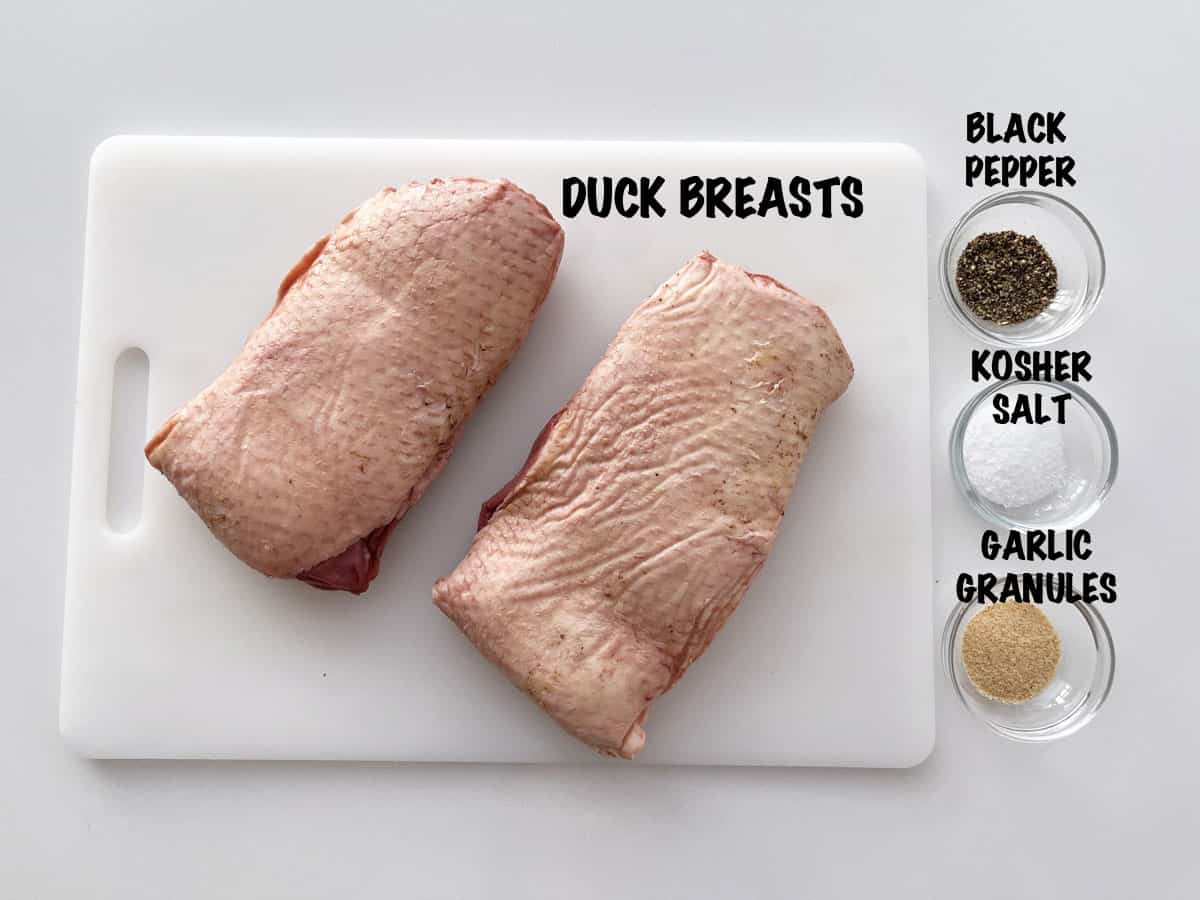 Los ingredientes necesarios para dorar la pechuga de pato. 