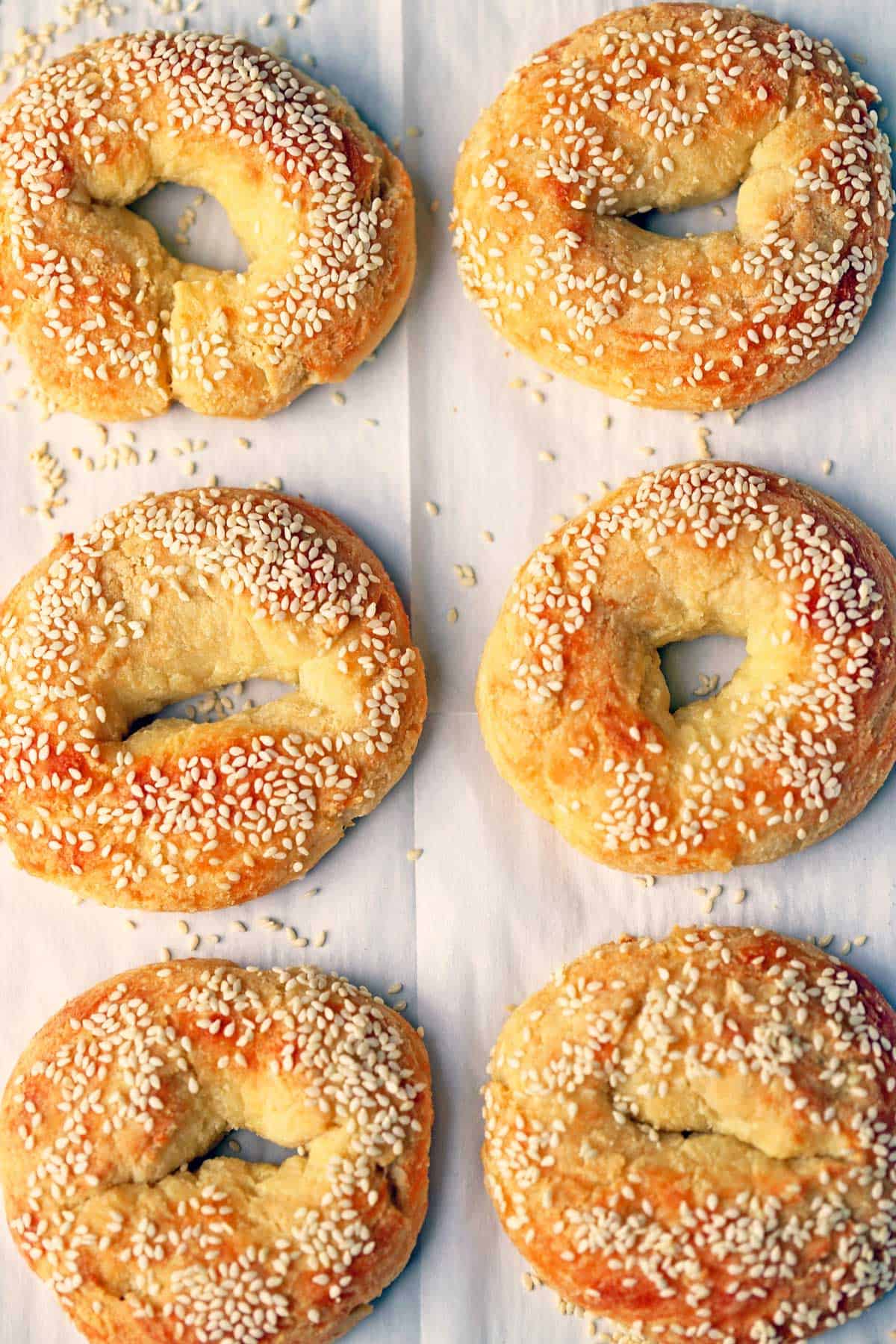 Keto bagels topped with sesame seeds.
