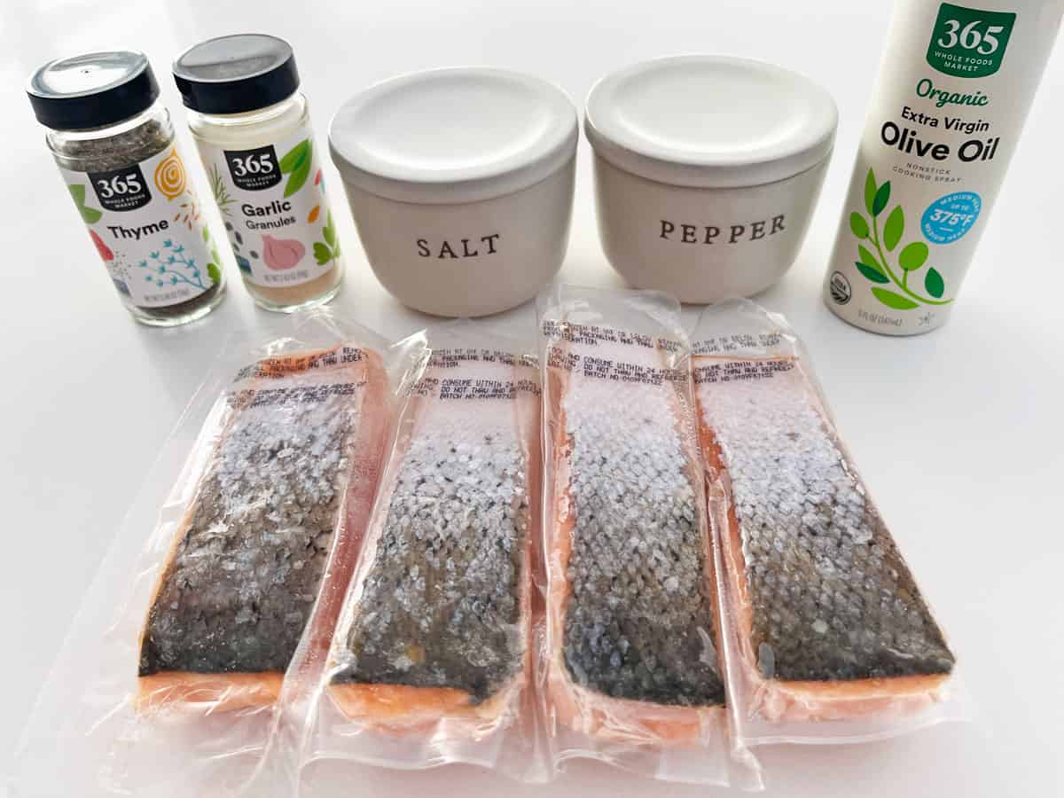 The ingredients needed for broiling salmon. 