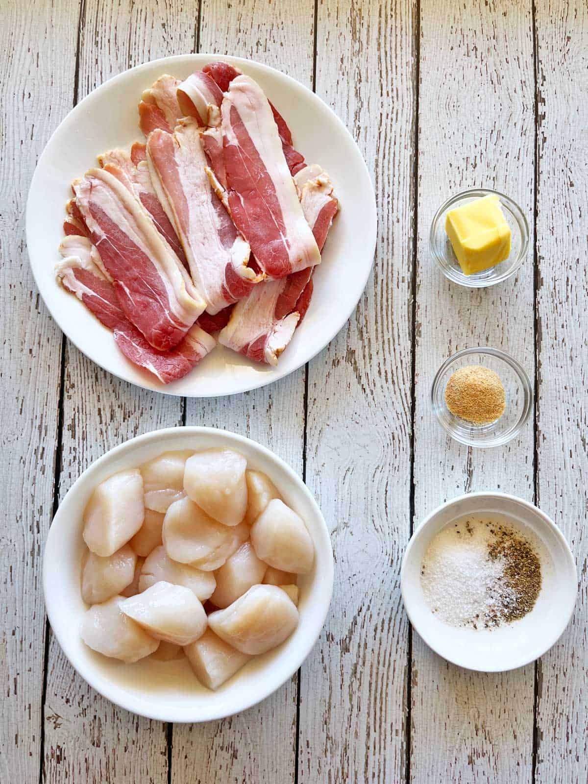 The ingredients needed to make bacon-wrapped scallops. 