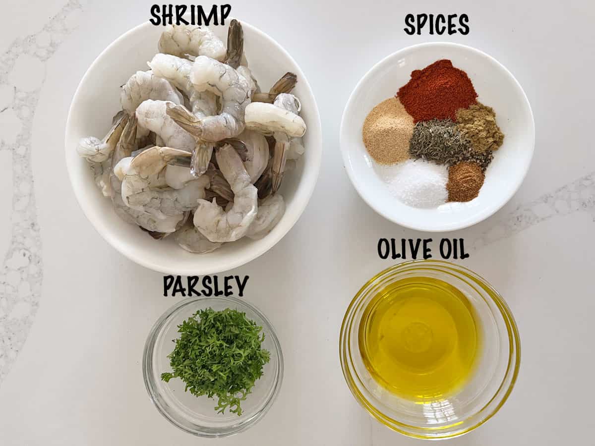 The ingredients needed to make  sautéed shrimp. 