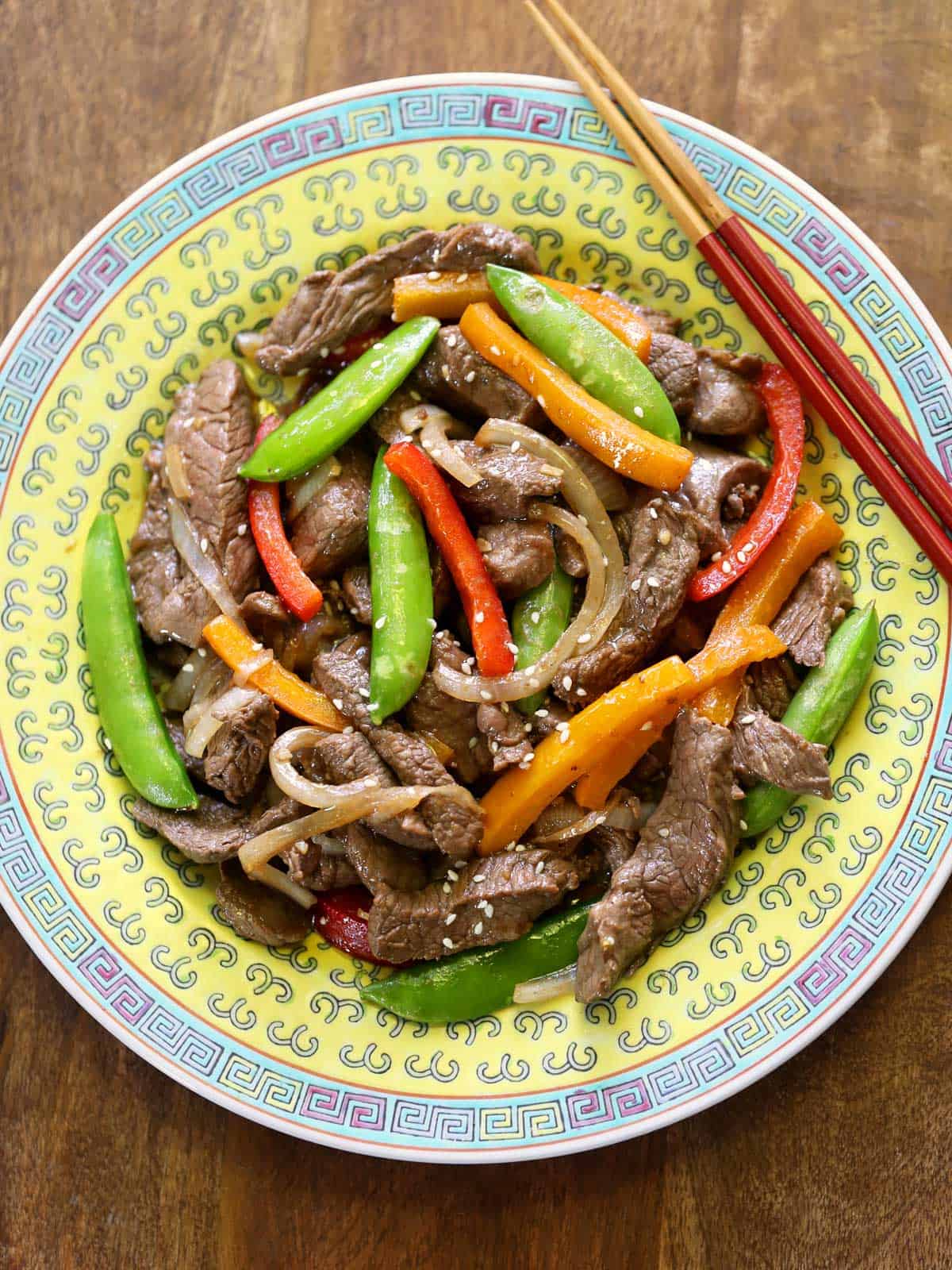 Steak stir-fry served on a Chinese plate. 