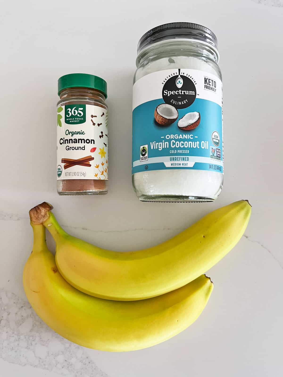 The ingredients needed to fry bananas. 