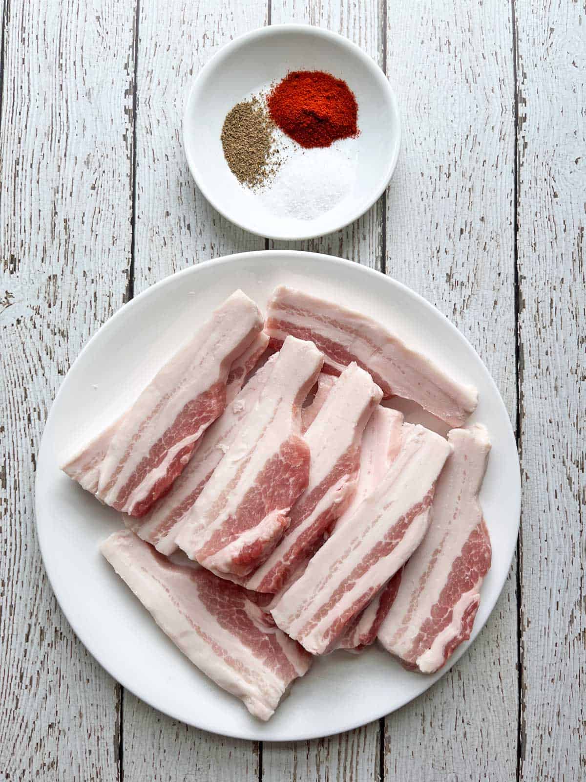 The ingredients needed to cook pork belly strips. 