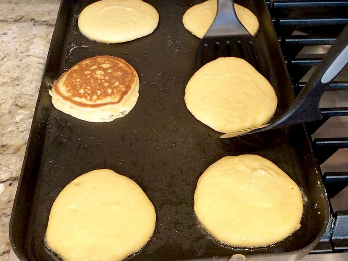 https://healthyrecipesblogs.com/wp-content/uploads/2023/09/Almond-flour-pancakes-flip.jpg