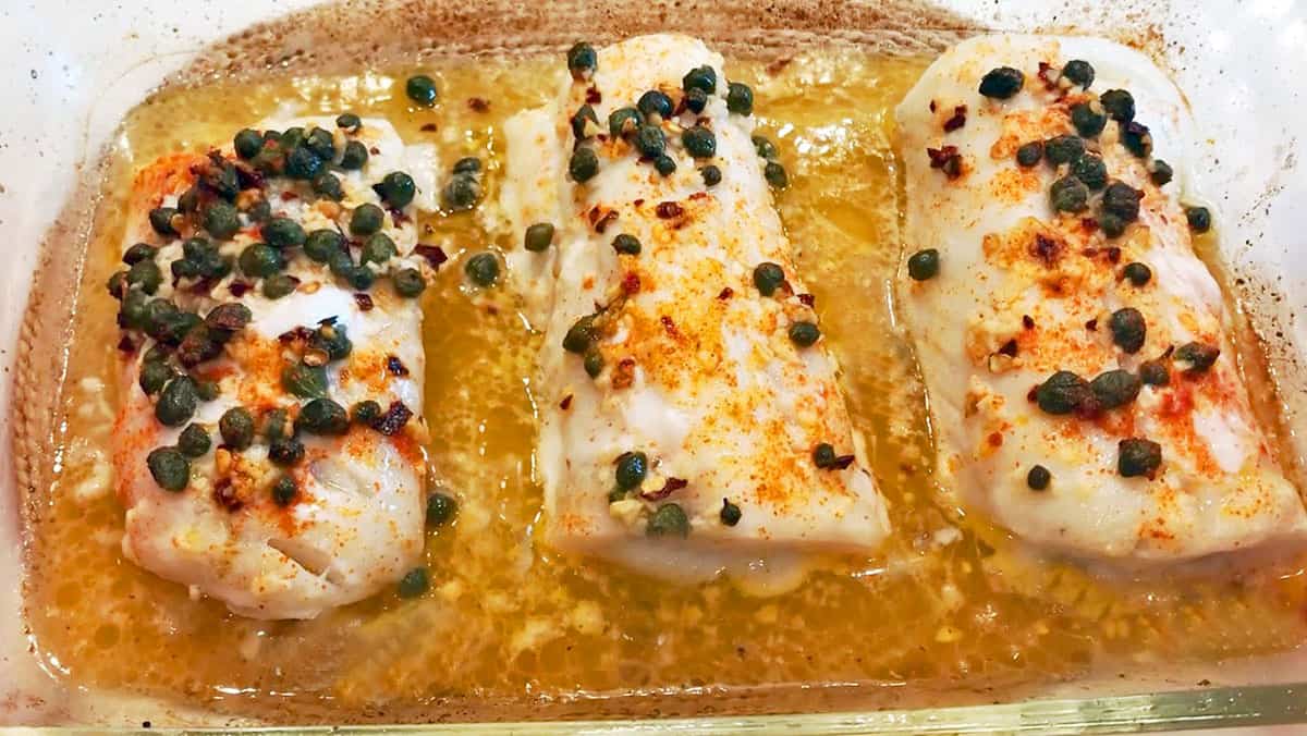 The cod is ready in the baking dish. 