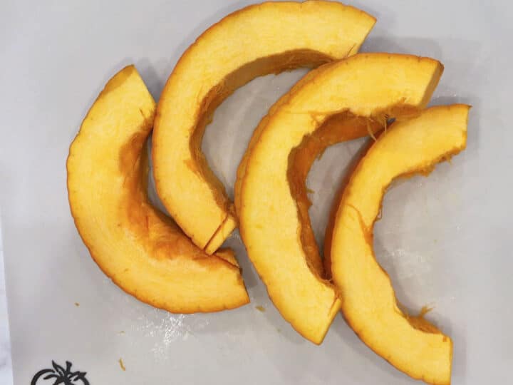 The pumpkin was sliced into moon-shaped slices.