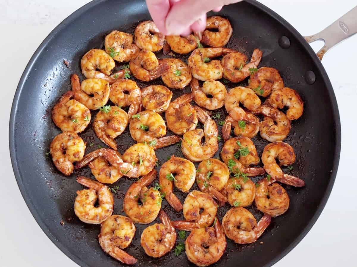 https://healthyrecipesblogs.com/wp-content/uploads/2023/10/Sauteed-Shrimp-parsley.jpg
