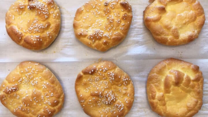 The cloud bread is ready in the pan.