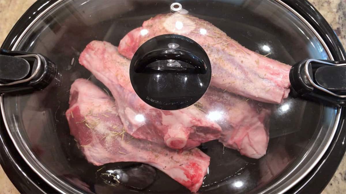 Covering the slow cooker pan.