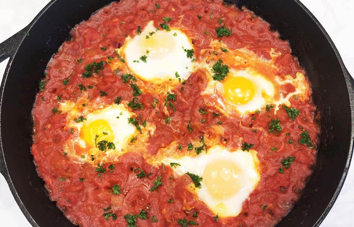 The shakshuka is garnished with parsley.