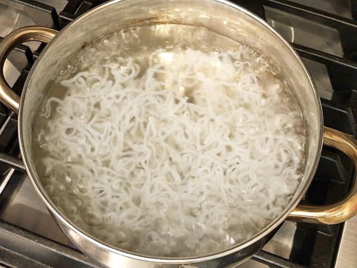 Boiling the noodles in a stockpot.