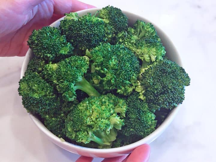 Microwave broccoli is served.