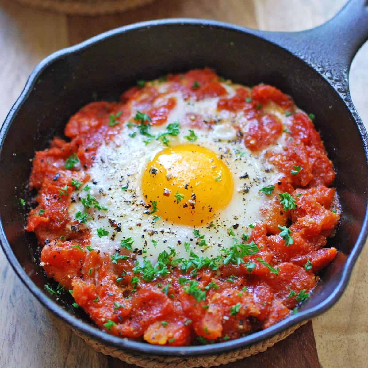 Shakshuka for one in a small skillet.