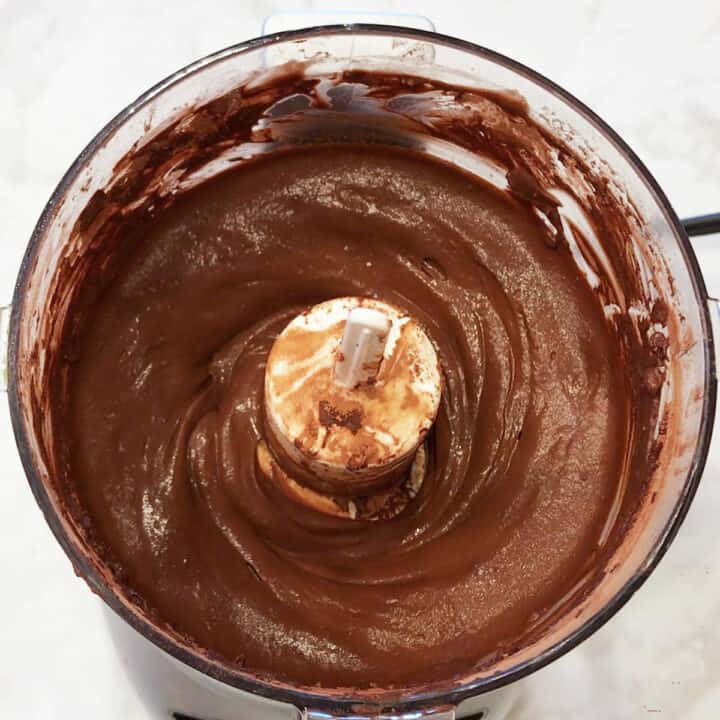 The avocado chocolate mousse is ready in the food processor.