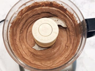 The mousse is blended in the food processor.
