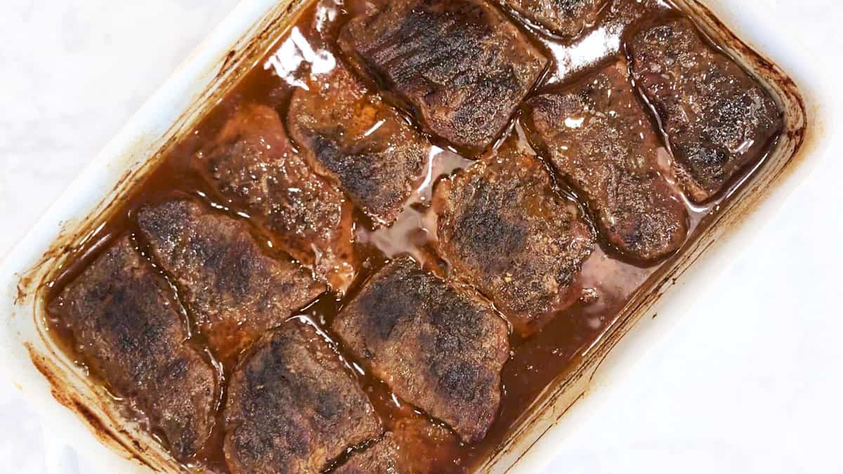 The boneless short ribs are ready in the pan.