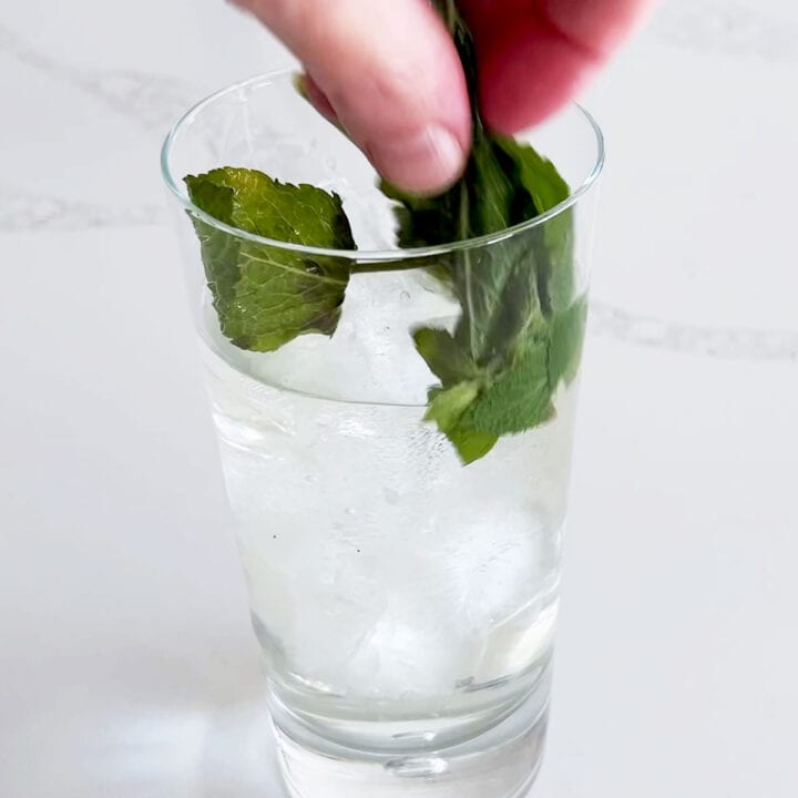 Adding mint leaves to iced mint tea.