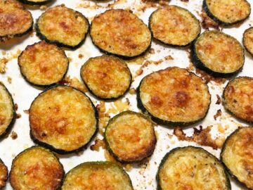 The zucchini chips are ready in the pan.