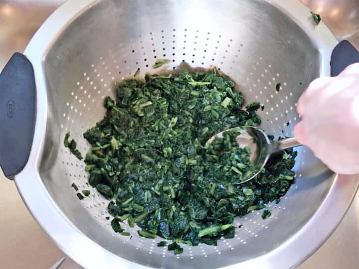 Draining the spinach.