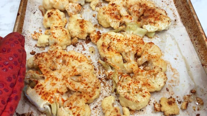 The cauliflower steaks are ready in the pan.