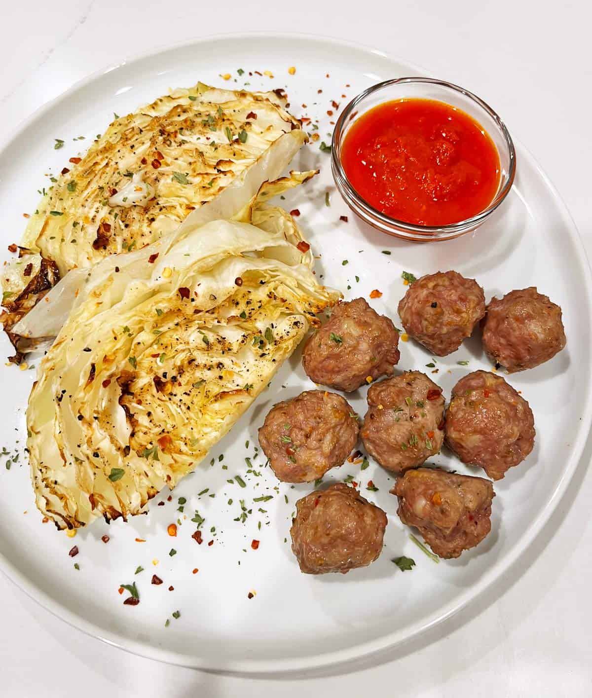 The meatballs are served with roasted cabbage.