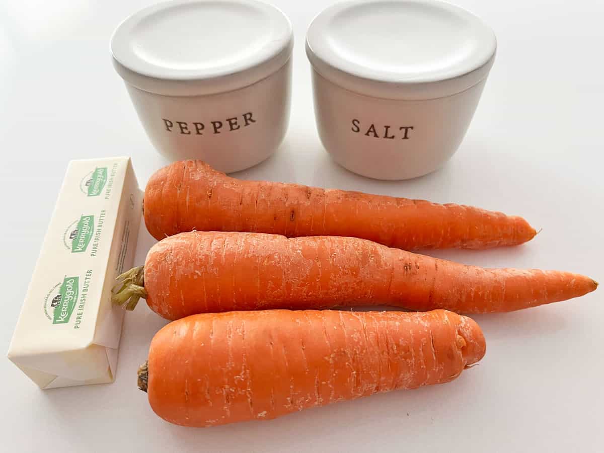 The ingredients needed to steam carrots.