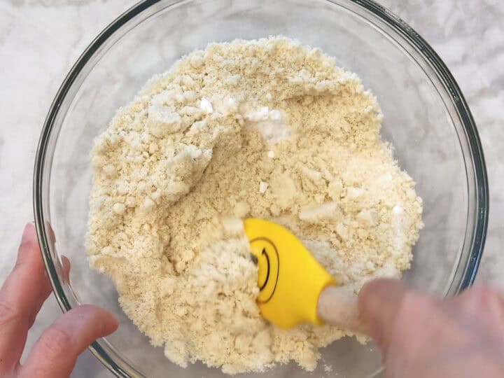 Mixing almond flour, salt, baking soda, and garlic powder.