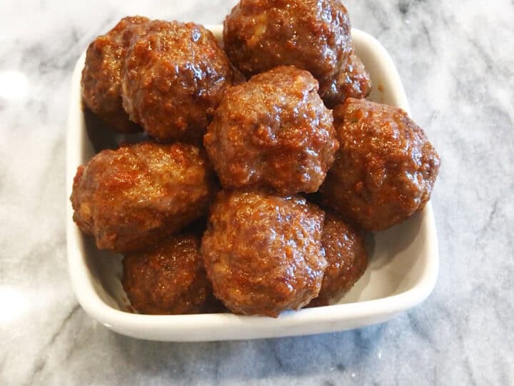 The meatballs are served.