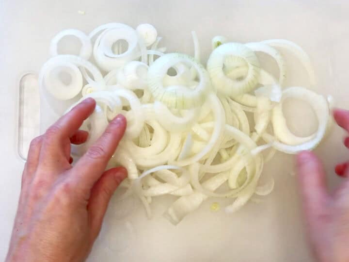 The onion slices were separated into rings.