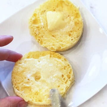 Topping the bread with butter.