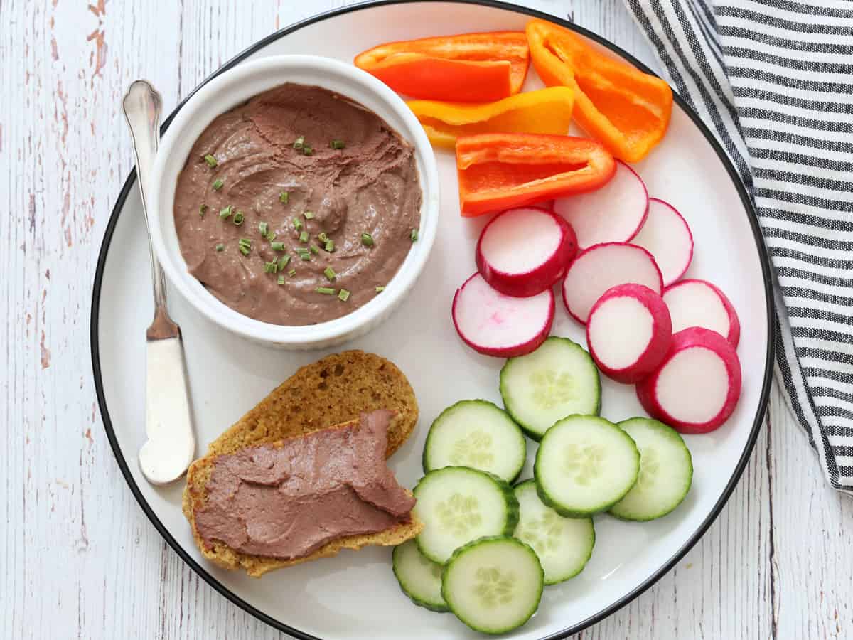 Chicken liver pâté is served with almond flour bread and veggies.