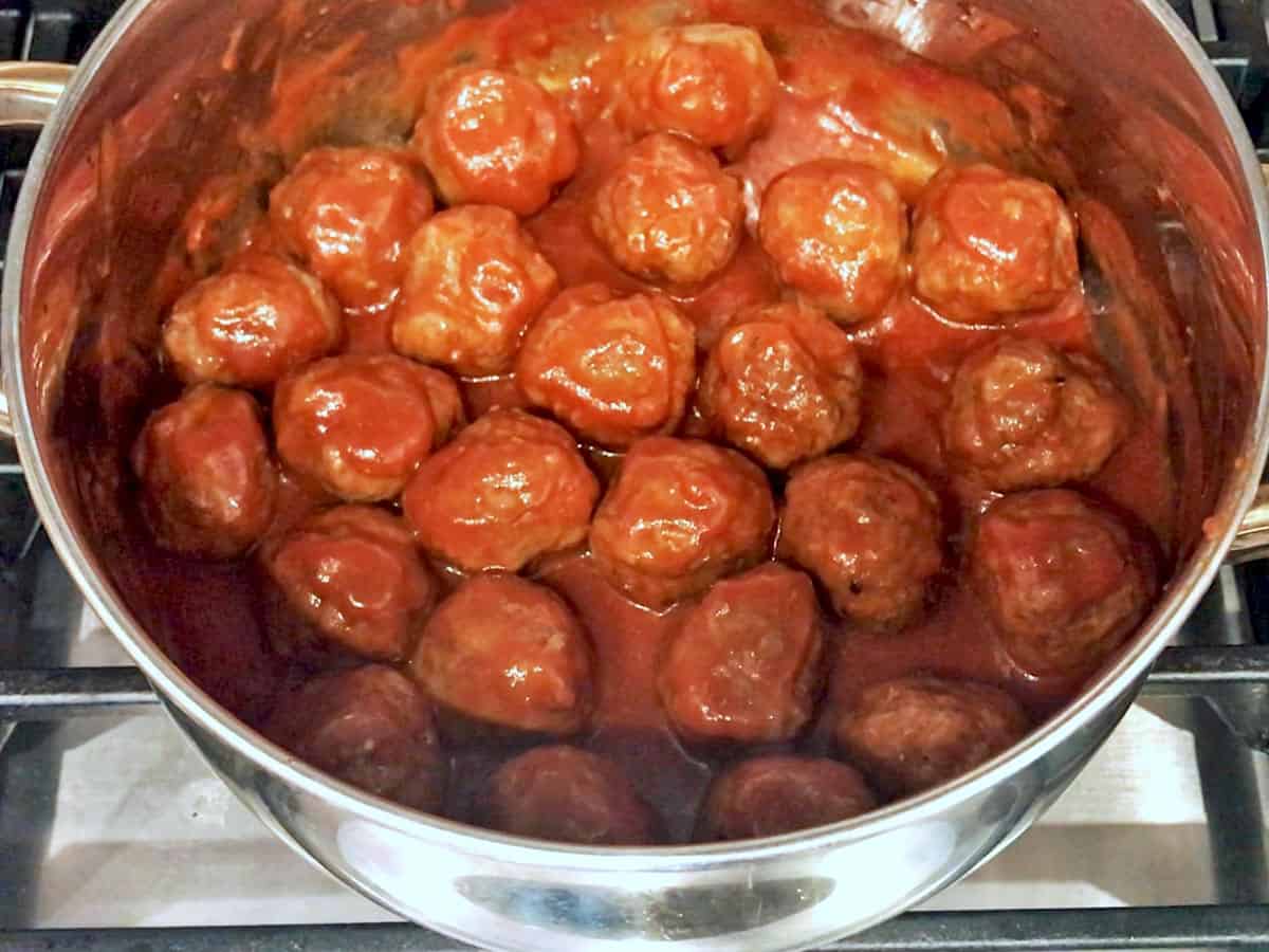 The meatballs were added to the sauce in the saucepan.