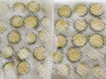 Paper towels are placed on top of zucchini slices to absorb water.