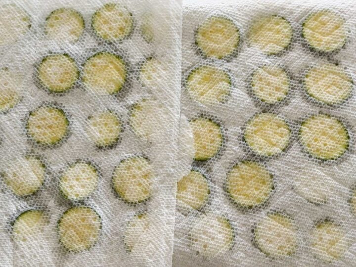 Paper towels are placed on top of zucchini slices to absorb water.