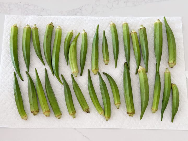Drying the okra on paper towels.