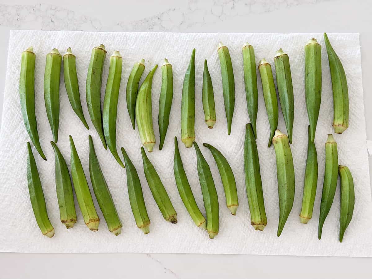 Drying the okra on paper towels.